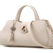 4 Reasons Why People Like Designer Replica Hand Bags Hand Bags
