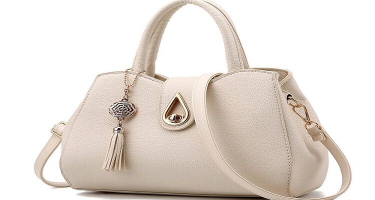 4 Reasons Why People Like Designer Replica Hand Bags Hand Bags